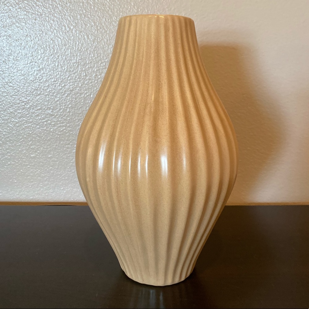 Ceramic Tapered Mouth Textured Vase